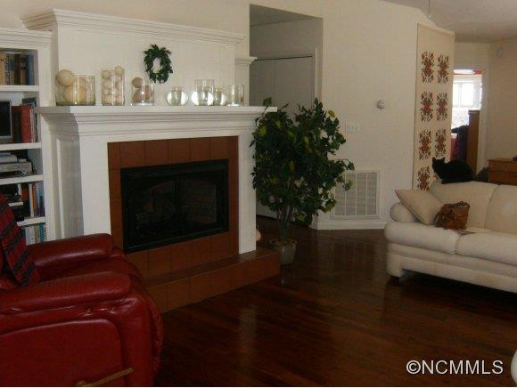 688 E. Park Place - Photo 3