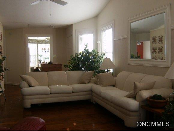 688 E. Park Place - Photo 4