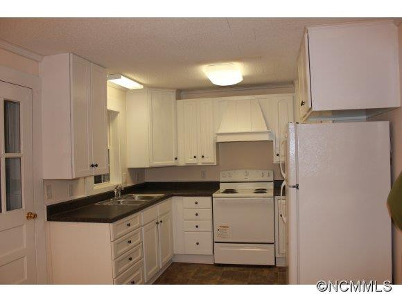 208 Wisconsin Street - Photo 2