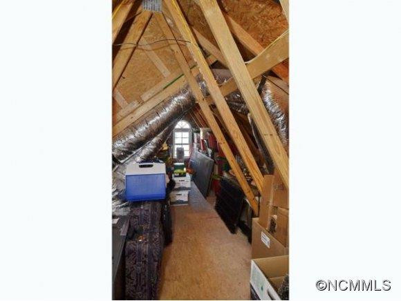843 West Pointe Drive - Photo 16