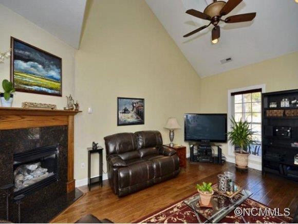843 West Pointe Drive - Photo 4