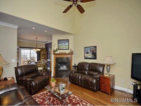 843 West Pointe Drive - Photo 5
