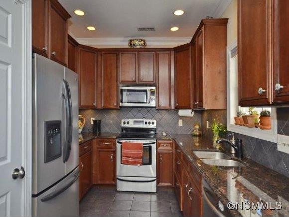 843 West Pointe Drive - Photo 8