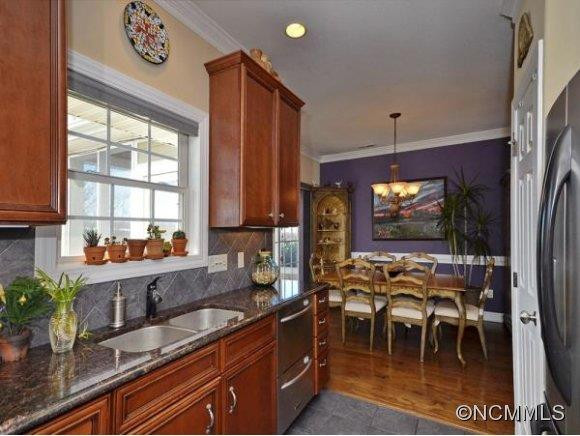 843 West Pointe Drive - Photo 9