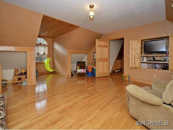 2420 LITTLE CREEK RD - Photo 17