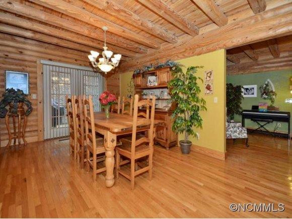 2420 LITTLE CREEK RD - Photo 7