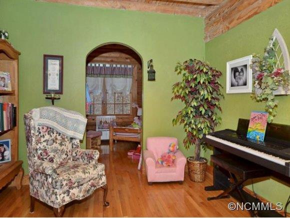 2420 LITTLE CREEK RD - Photo 8