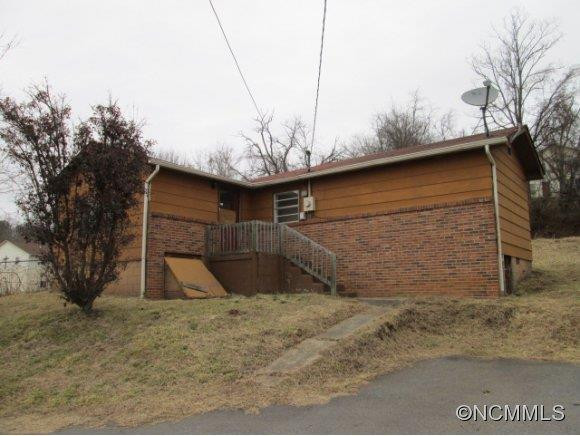 989 Riverside Dr