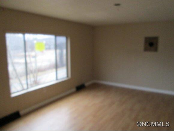 989 Riverside Dr - Photo 4