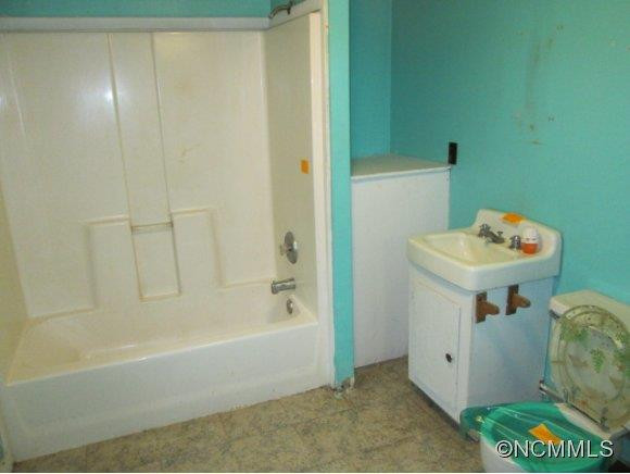 989 Riverside Dr - Photo 9