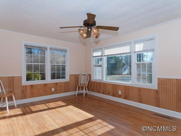 215 Northeast Ave - Photo 2