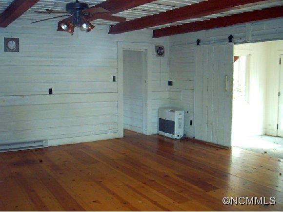 105 NORTH HILL ST. - Photo 2