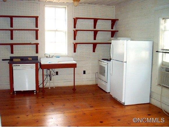105 NORTH HILL ST. - Photo 5