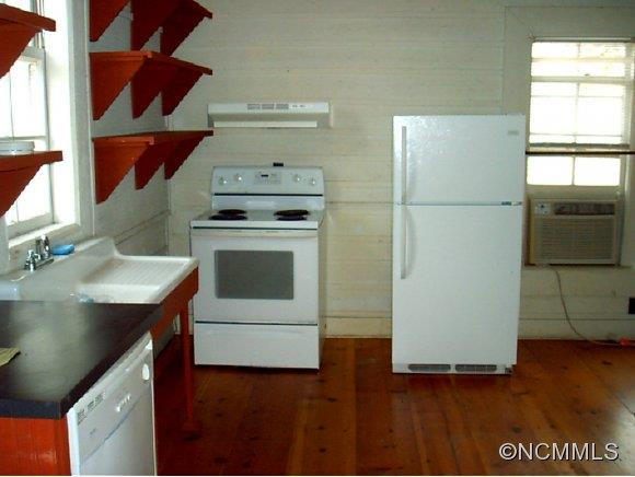 105 NORTH HILL ST. - Photo 6