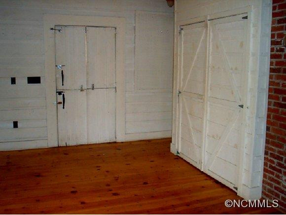 105 NORTH HILL ST. - Photo 7