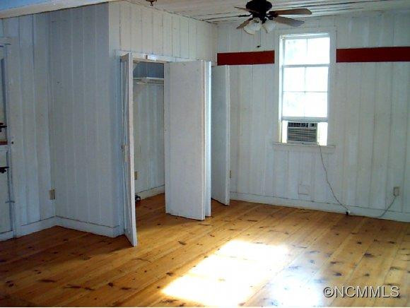 105 NORTH HILL ST. - Photo 9