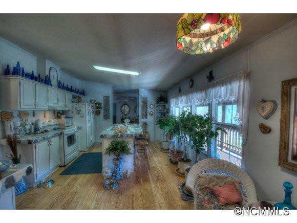 180 Hezzie Drive - Photo 3