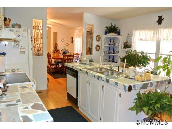180 Hezzie Drive - Photo 4