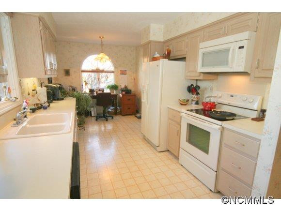 919 Kanuga Road - Photo 4