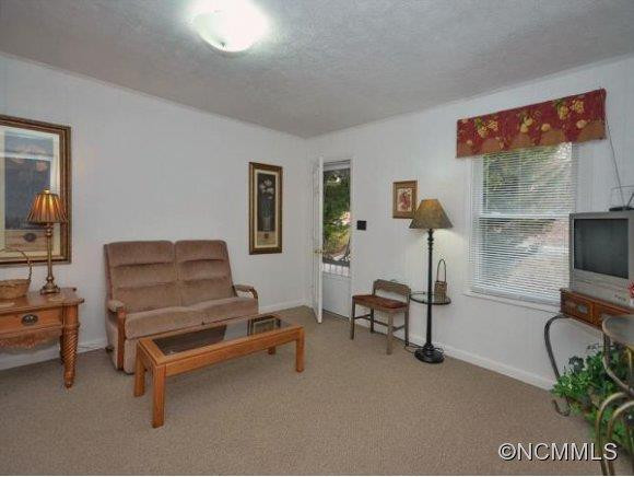 322 JORDAN STREET - Photo 2