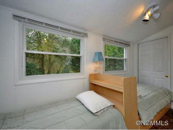 322 JORDAN STREET - Photo 7