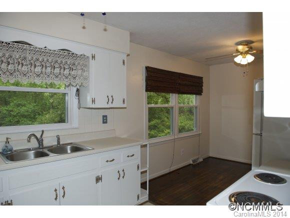 32 Debra Lane - Photo 8