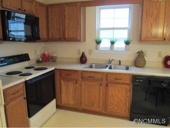 4805 Breakers Lane - Photo 4