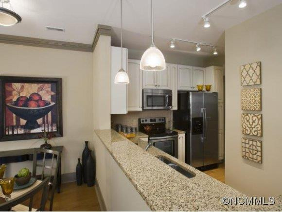 5 FARLEIGH ST #B03 - Photo 10
