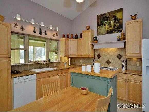 6 CHANTILLY PLACE - Photo 5