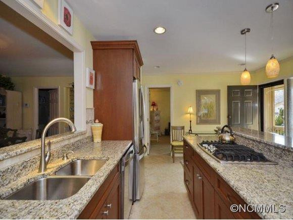 1005 RED OAK DRIVE - Photo 2