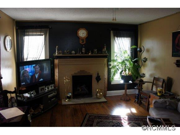 257 Carolina Ave - Photo 2