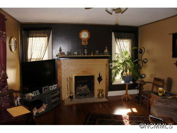 257 Carolina Ave - Photo 3