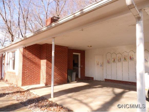 306 Lyndhurst Drive - Photo 2