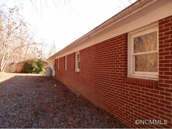 306 Lyndhurst Drive - Photo 4