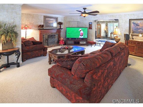 136 Woodhaven Drive - Photo 2