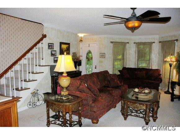 136 Woodhaven Drive - Photo 3