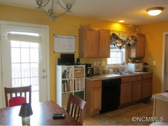 100 Newberry Drive - Photo 5