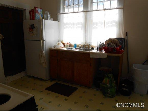 37 Monroe Place - Photo 12