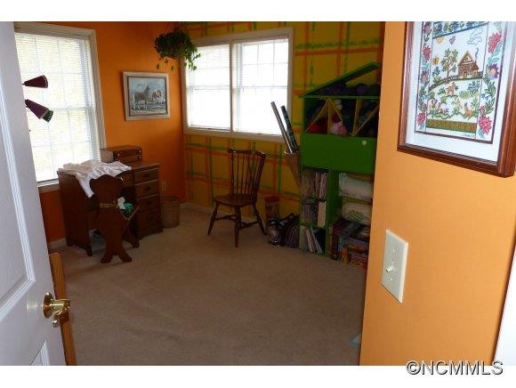 122 Wellington Drive - Photo 3