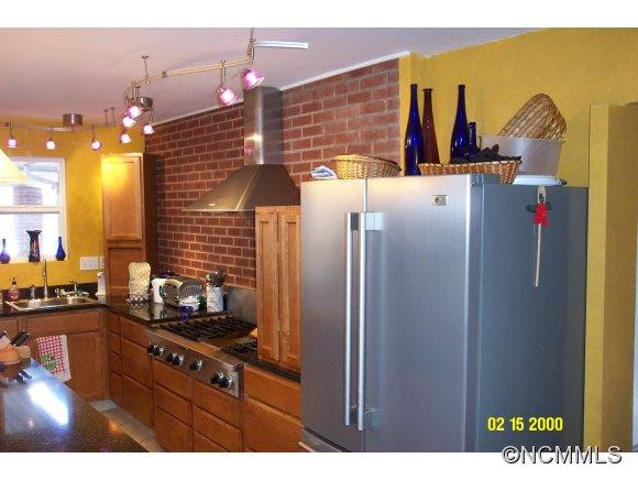 631 Ferncliff Lane - Photo 2