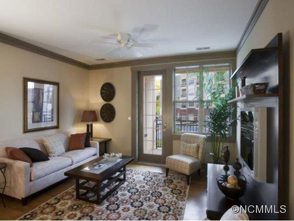 5 FARLEIGH ST #107 - Photo 8