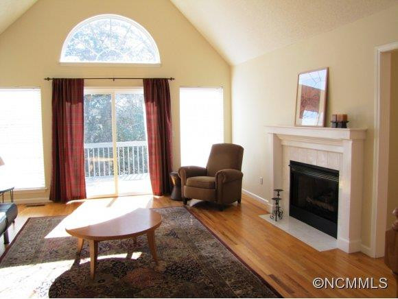 101 West Pointe Drive - Photo 2