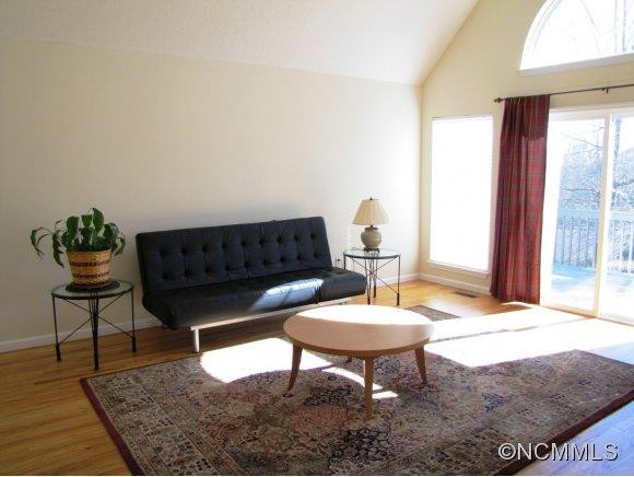 101 West Pointe Drive - Photo 3