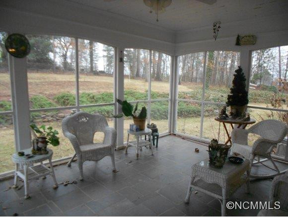 299 Forest Hills Circle - Photo 2