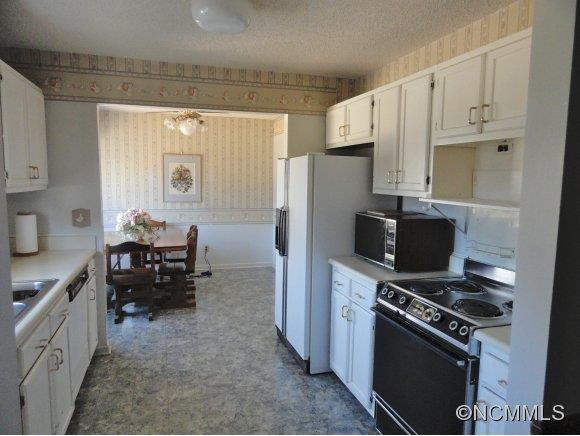 61 Lynwood Circle - Photo 16