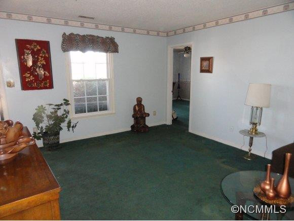 61 Lynwood Circle - Photo 4