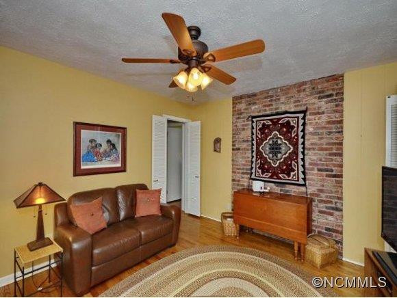 17 Wisteria Drive - Photo 9