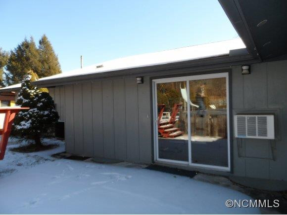 569 Upper Glade Creek Road - Photo 14