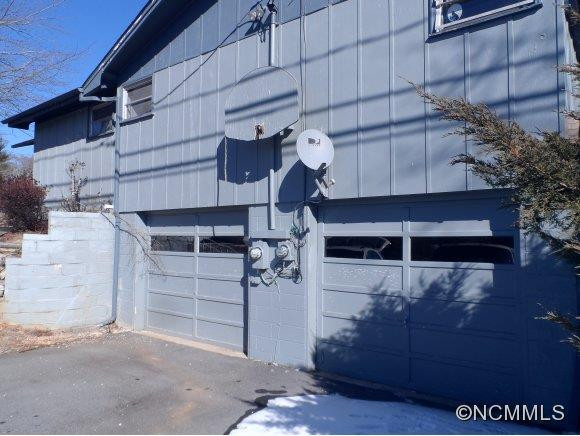 569 Upper Glade Creek Road - Photo 16
