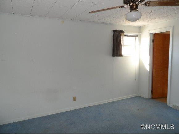 569 Upper Glade Creek Road - Photo 10